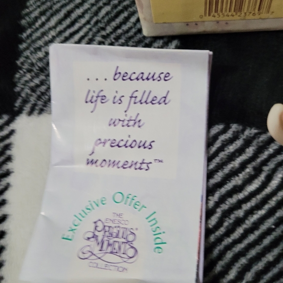 Vintage Precious Moments 1996 "Snowbunny Loves You Like I Do" in original box - Picture 4 of 10